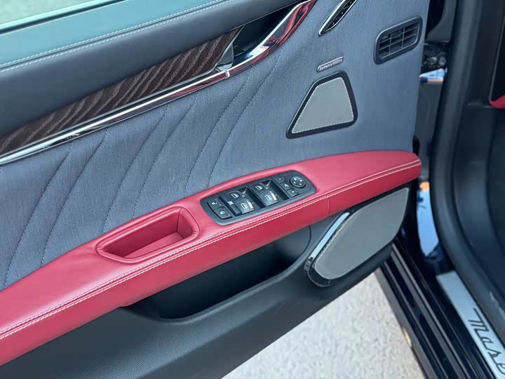 Фото 5 - Maserati Quattroporte