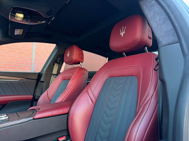 Фото 7 - Maserati Quattroporte