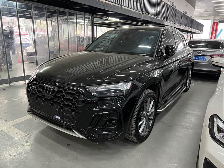 Фото 1 - Audi Q5L