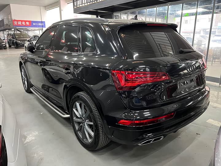 Фото 6 - Audi Q5L