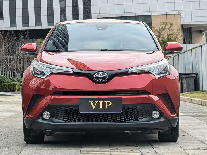 Фото 2 - Toyota C-HR