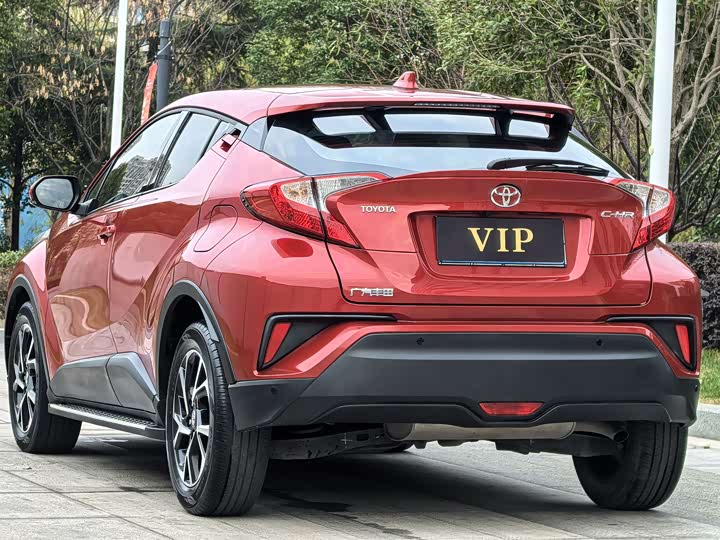 Фото 4 - Toyota C-HR