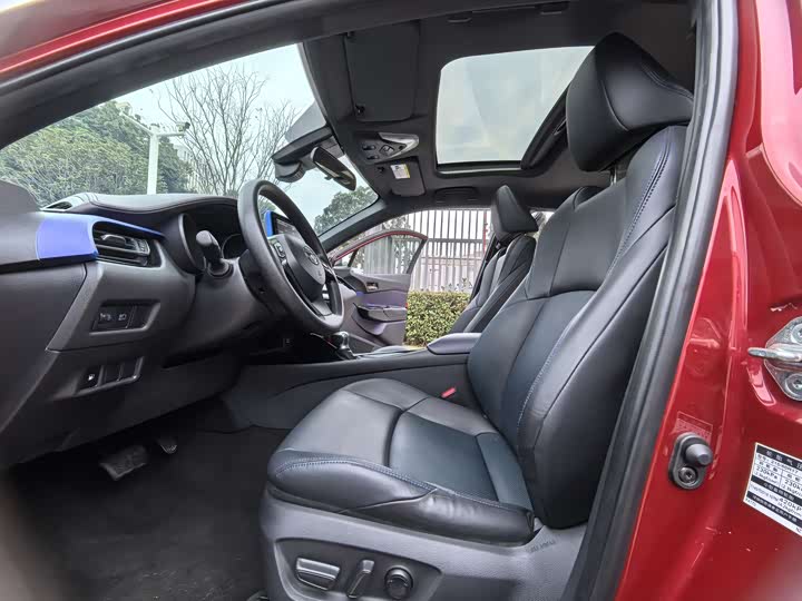 Фото 7 - Toyota C-HR