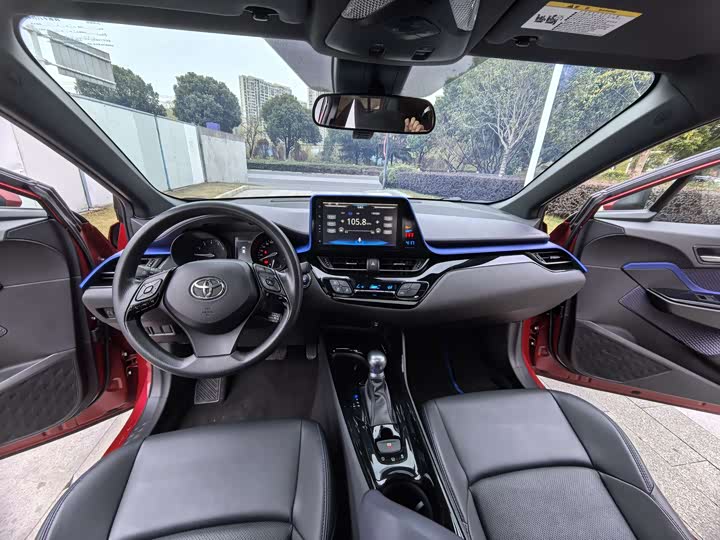 Фото 9 - Toyota C-HR