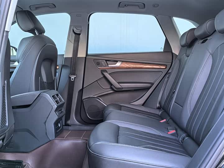 Фото 9 - Audi Q5L