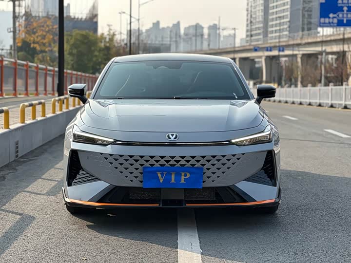 Фото 2 - Changan UNI-V