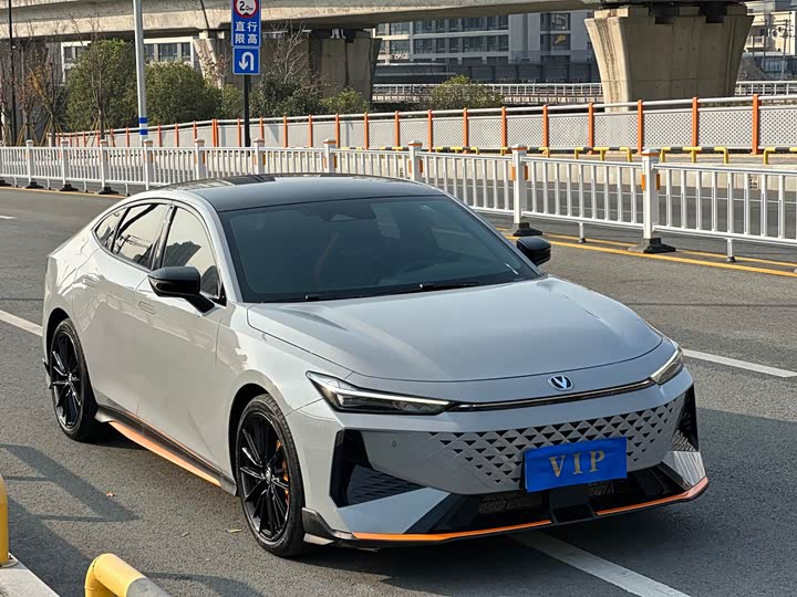 Фото 3 - Changan UNI-V