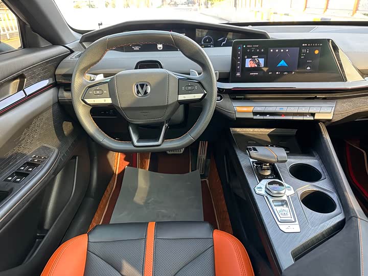 Фото 8 - Changan UNI-V