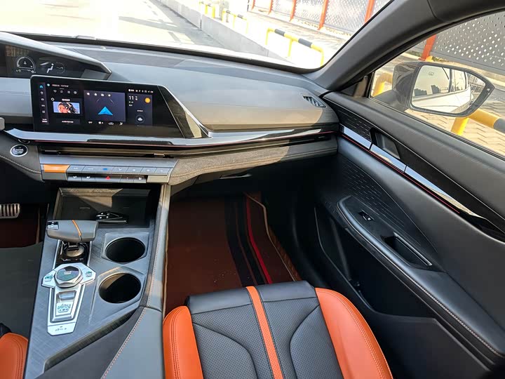 Фото 9 - Changan UNI-V