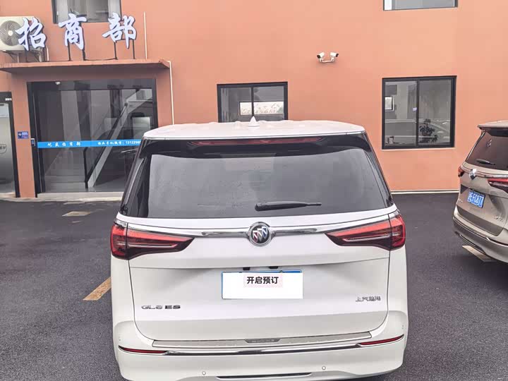 Фото 8 - Buick GL8 ES