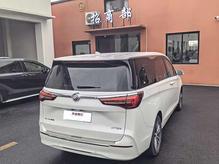 Фото 9 - Buick GL8 ES