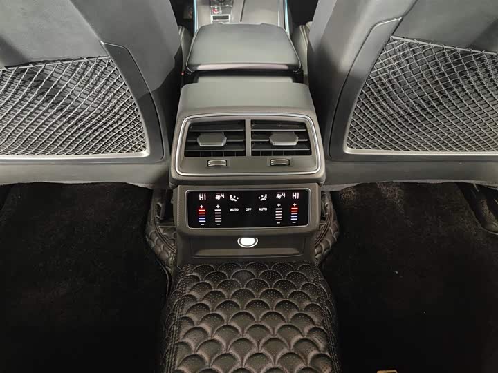 Фото 5 - Audi A6L