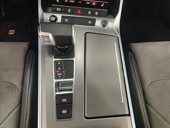 Фото 8 - Audi A6L