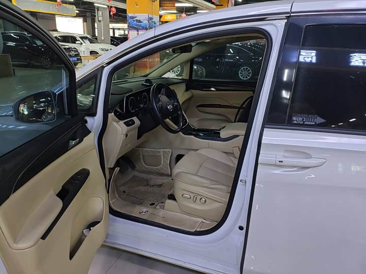 Фото 5 - Buick GL8 ES