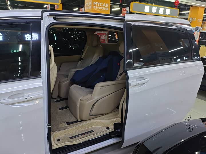 Фото 6 - Buick GL8 ES