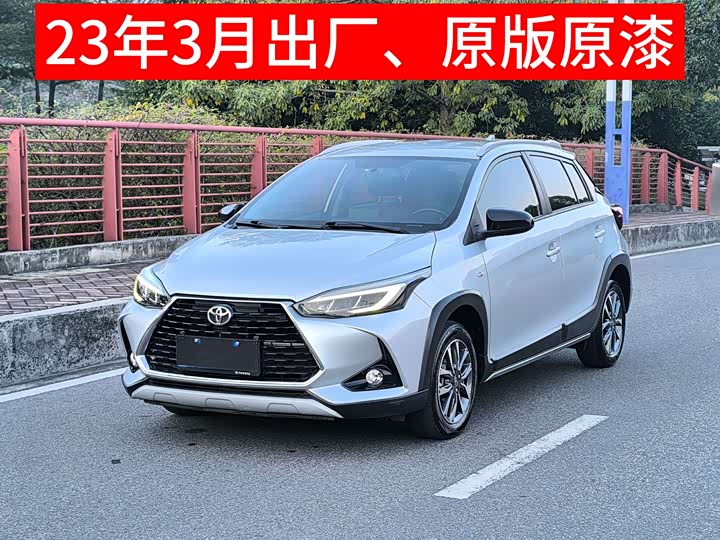 Фото 1 - Toyota Yaris L Hatchback