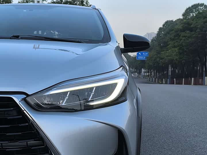 Фото 9 - Toyota Yaris L Hatchback