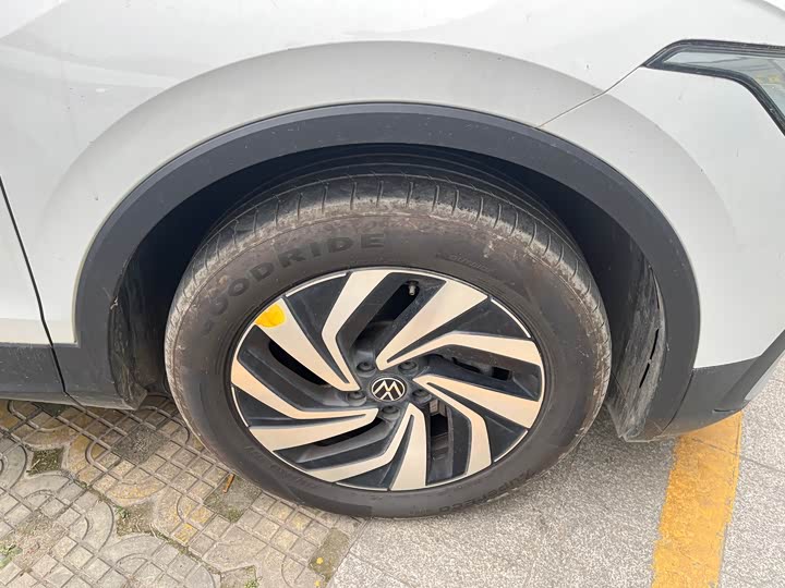 Фото 9 - Volkswagen Tiguan L Pro