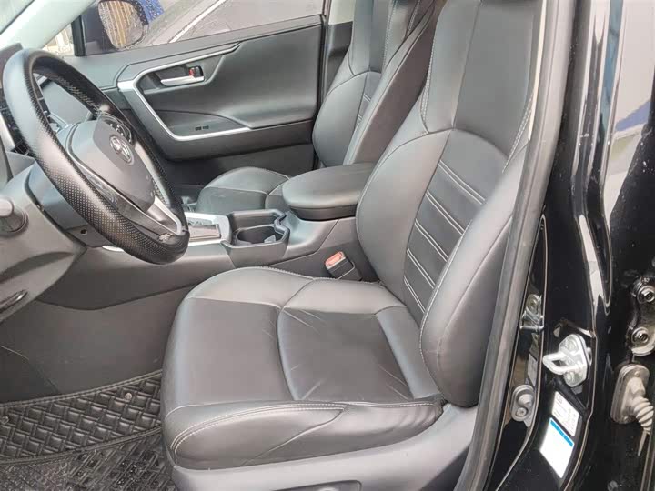 Фото 7 - Toyota Wildlander