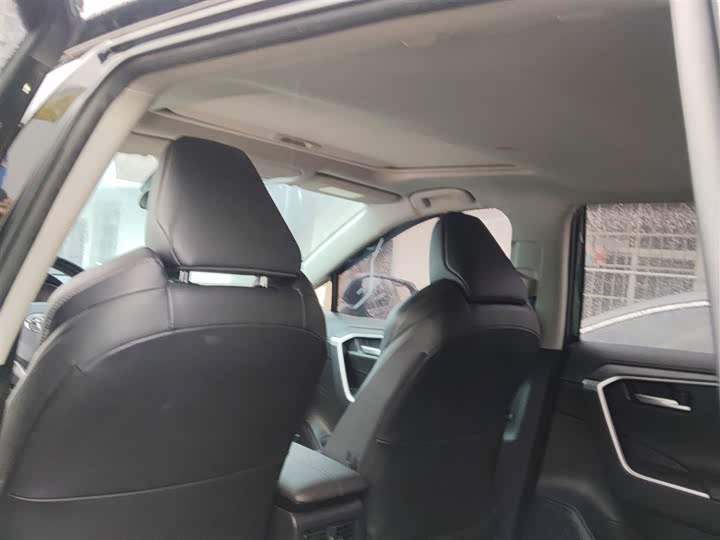 Фото 8 - Toyota Wildlander