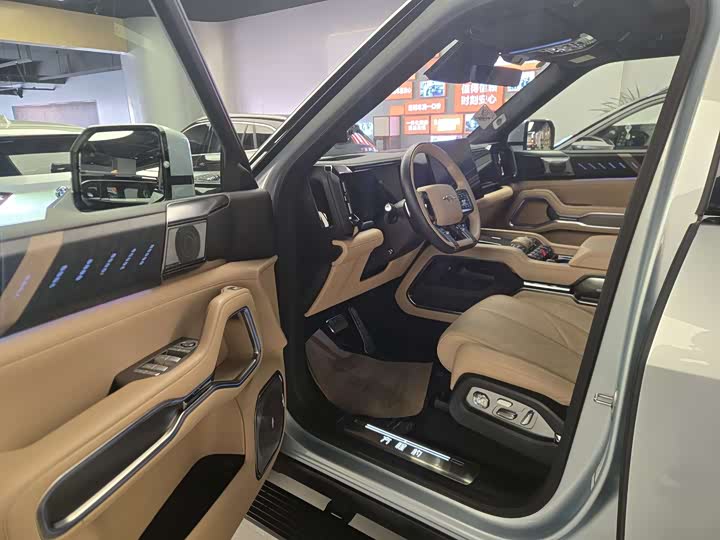 Фото 7 - BYD FangChengBao Leopard 8