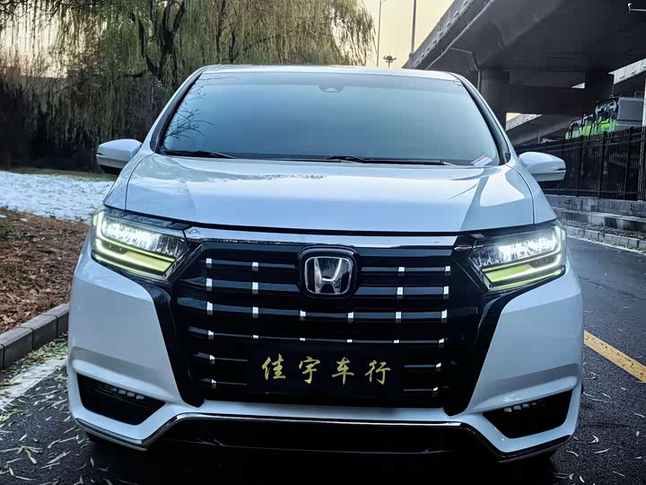 Фото 2 - Honda Elysion