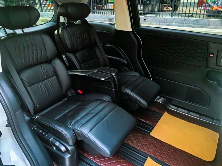 Фото 6 - Honda Elysion