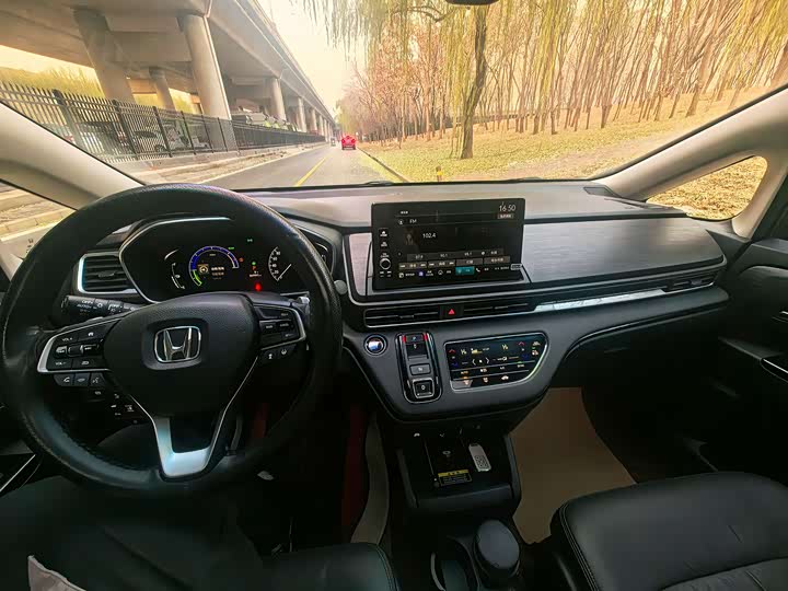 Фото 9 - Honda Elysion