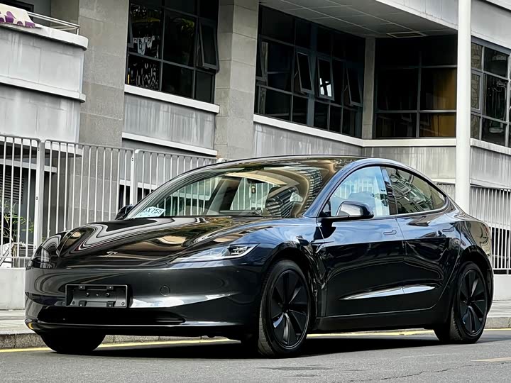 Фото 1 - Tesla Model 3