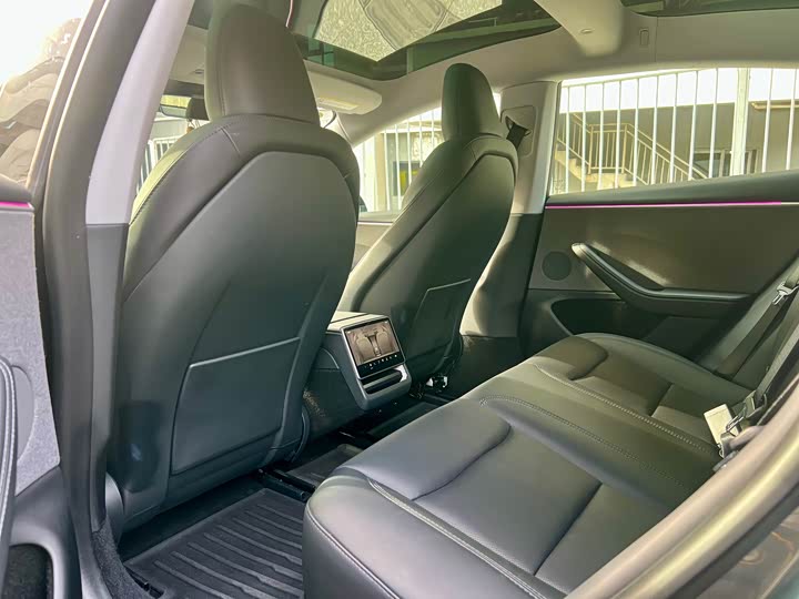 Фото 8 - Tesla Model 3