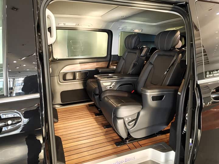 Фото 8 - Mercedes-Benz V-Class