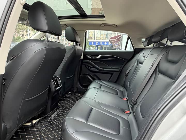 Фото 8 - Bestune B70