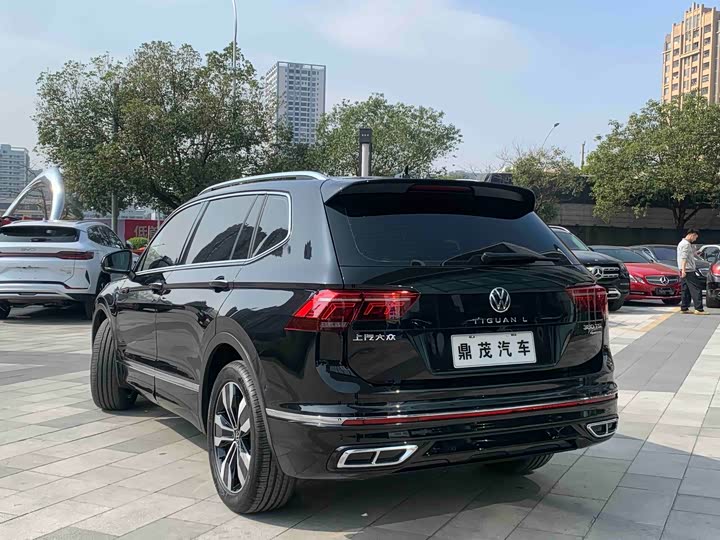 Фото 8 - Volkswagen Tiguan L Pro