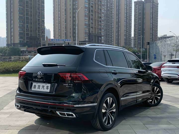 Фото 9 - Volkswagen Tiguan L Pro