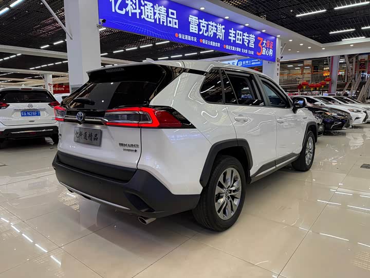 Фото 4 - Toyota Wildlander