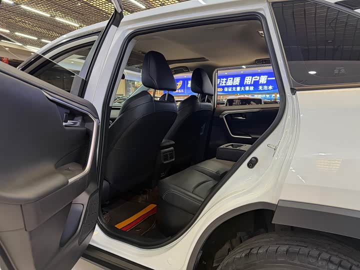 Фото 8 - Toyota Wildlander