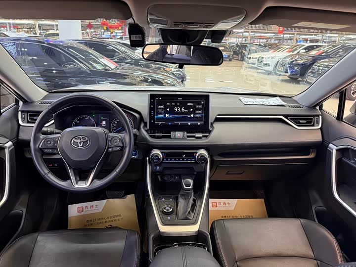 Фото 9 - Toyota Wildlander