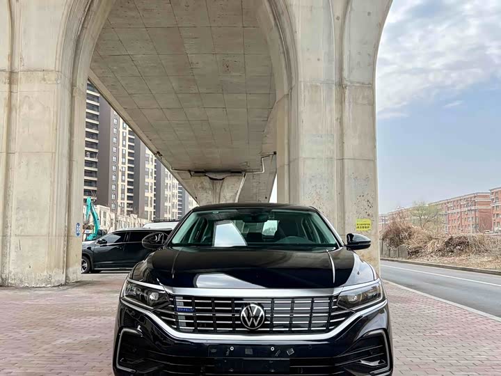 Фото 2 - Volkswagen Passat Hybrid