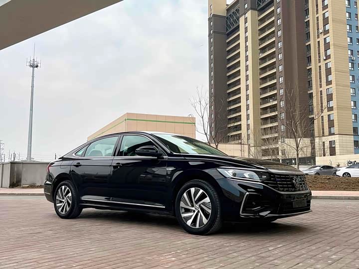 Фото 3 - Volkswagen Passat Hybrid