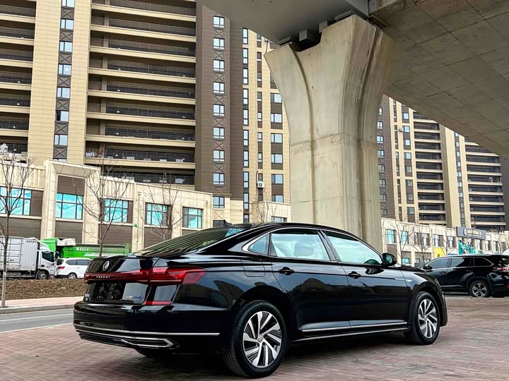Фото 7 - Volkswagen Passat Hybrid