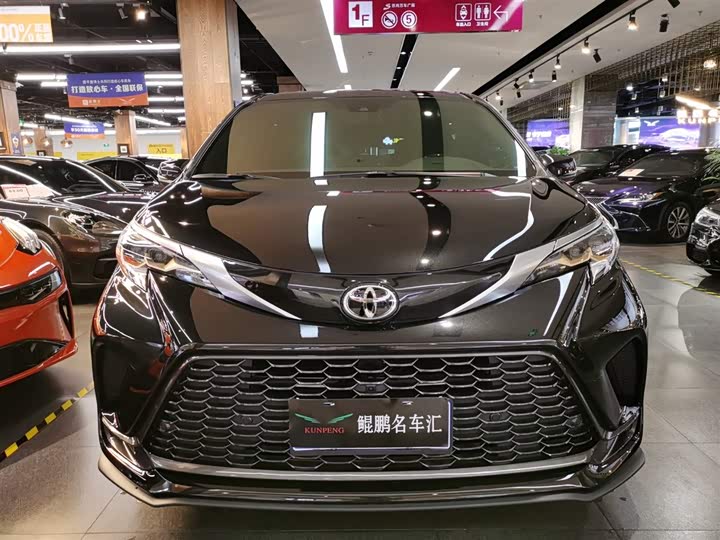 Фото 2 - Toyota Granvia