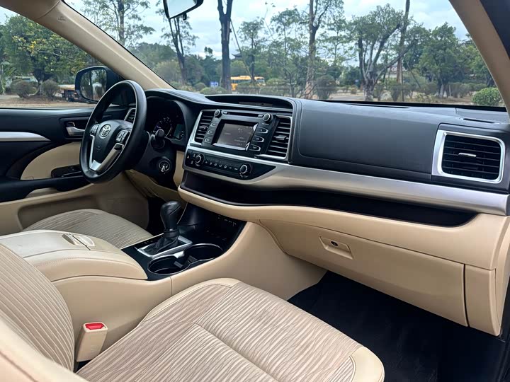 Фото 7 - Toyota Highlander