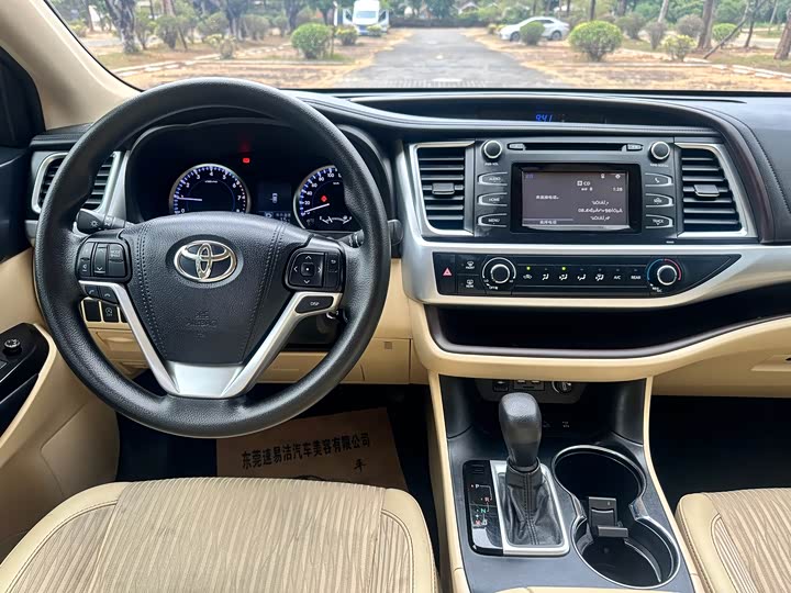 Фото 9 - Toyota Highlander