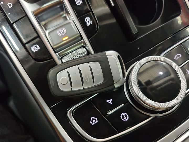 Фото 9 - Hongqi H9