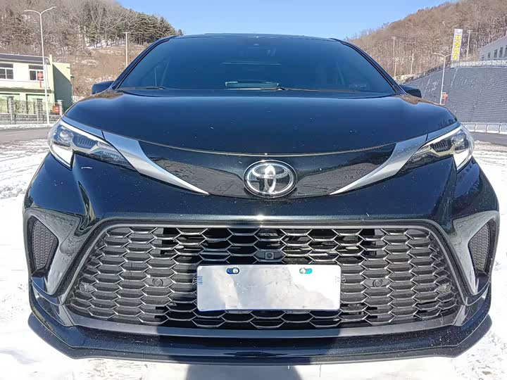 Фото 2 - Toyota Granvia