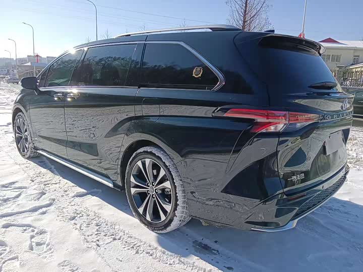 Фото 6 - Toyota Granvia