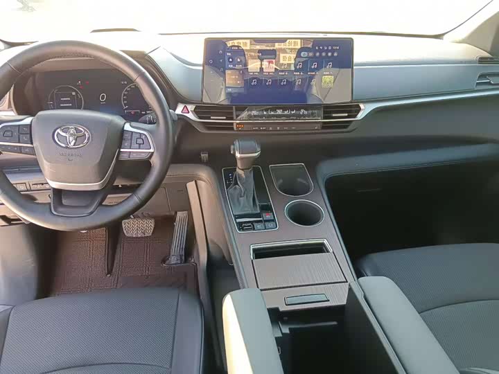 Фото 7 - Toyota Granvia