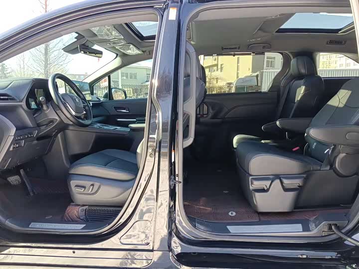 Фото 9 - Toyota Granvia