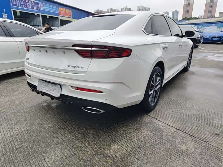 Фото 8 - Geely Preface