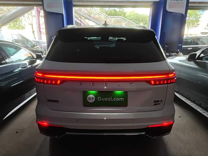 Фото 6 - Geely Monjaro